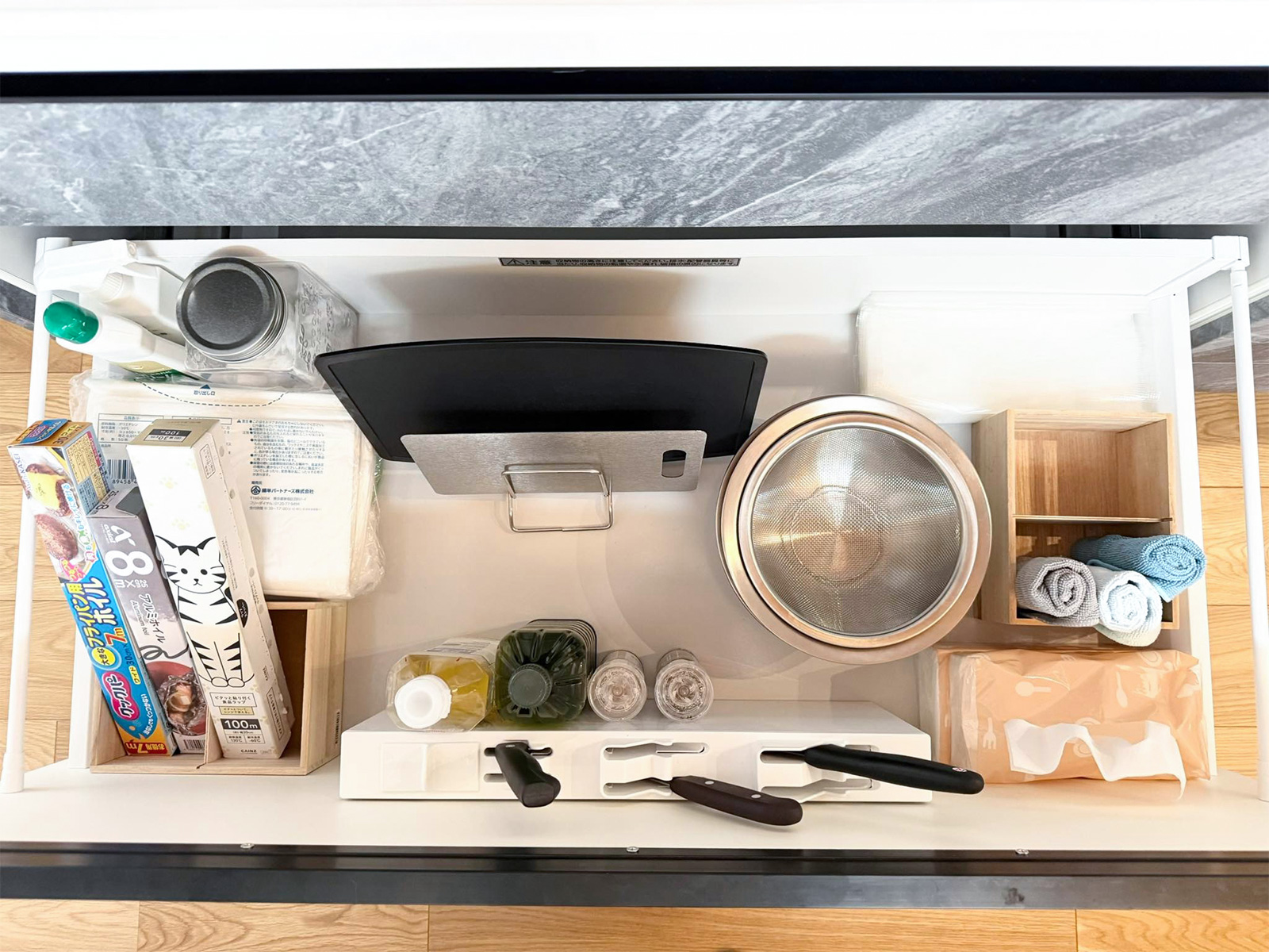 調味料・まな板など